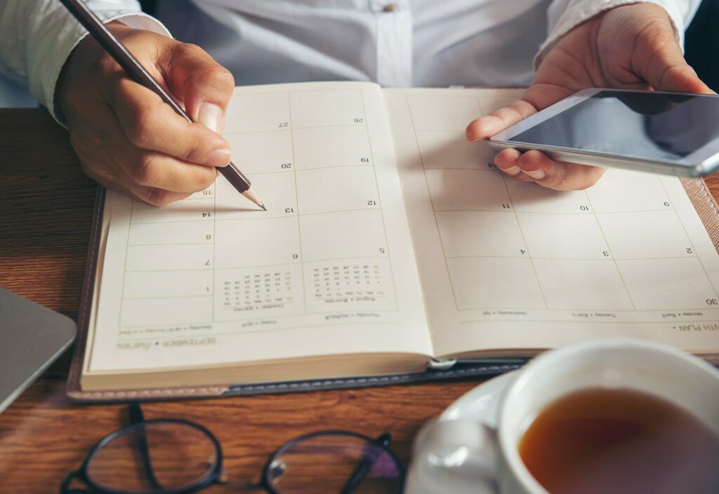 man noting his eb-5 visa timeline in a calendar